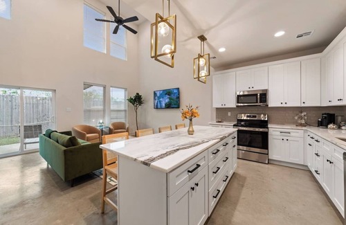 Lafayette House | Acadian House-Cajun Country Gem-King Bed-Fast WiFi