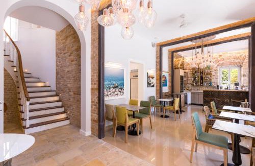 Corfu Town Hotel | Acanthus blue