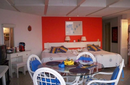 Costera Acapulco Apartment | Acapulco Beachfront Studio Condo, Fabulous View!