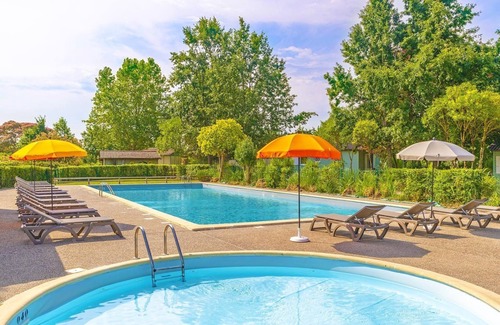 Castelmoron-sur-Lot Cabin | Accès Piscine, Espace Bien-Être + plus ! Cottage avec Terrasse privé