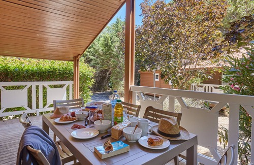 Carnoux-en-Provence Ski Chalet | Accès Piscine Extérieure Saisonnière
