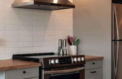 Saint-Leonard-de-Portneuf House | Accessible Trails with Private Hot tub and Firepit