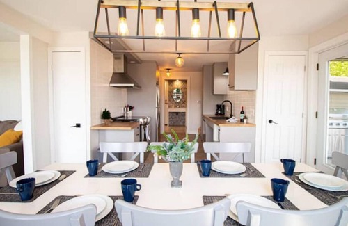 Saint-Leonard-de-Portneuf House | Accessible Trails with Private Hot tub and Firepit