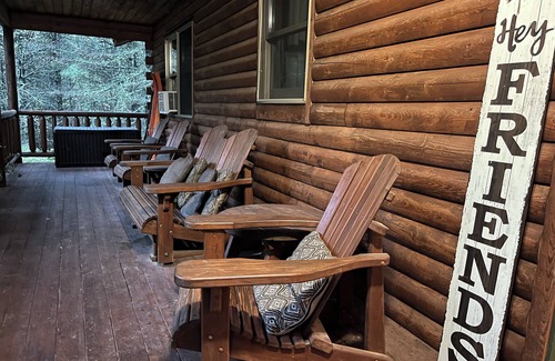 North Glade Hills Cabin | Access Lake from Cozy Seclusion- 3 Acres, Private Trail, Canoe - Sleeps 6-8
