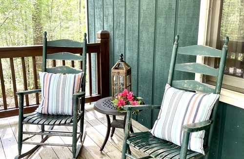 Wiley House | Access to Lake Burton, jacuzzi, pet friendly, 5 min to LaPrade’s marina