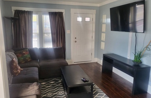 Ferndale House | Access to surrounding Detroit areas including Royal Oak, Ferndale, & Birmingham.