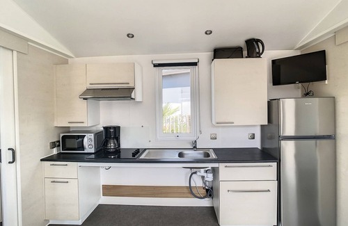 Jullouville-les-Pins House | Accessible Comfort Mobile Home: 4 Guests, 200m from Beach, Heated Pool, Fitness Room, Parking