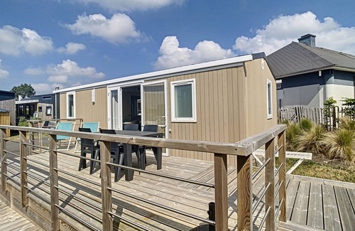 Jullouville-les-Pins House | Accessible Comfort Mobile Home: 4 Guests, 200m from Beach, Heated Pool, Fitness Room, Parking