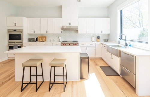 Edison House | Accessible, Executive 4 bed, 4 bath, Office, EV Charger, Fenced Yard, Garage
