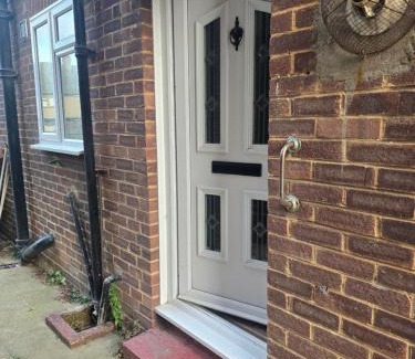 Cranham Apartment | Accessible Flat Greater London