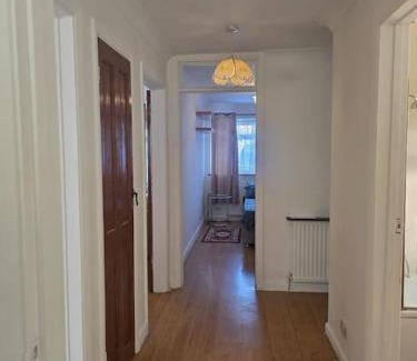 Cranham Apartment | Accessible Flat Greater London
