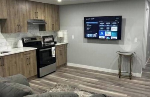 Highland Park House | Accessible/petfriendly-2bedSuite & CentreStreet-cozy 2bedroomSuite
