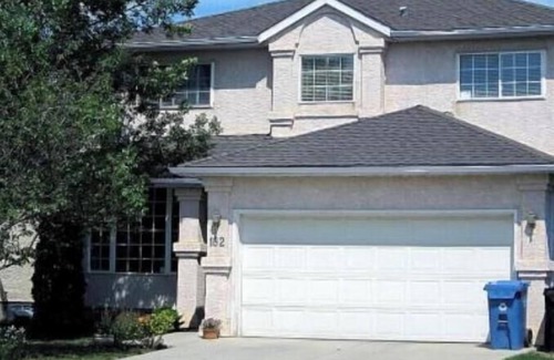 Highland Park House | Accessible/petfriendly-2bedSuite & CentreStreet-cozy 2bedroomSuite