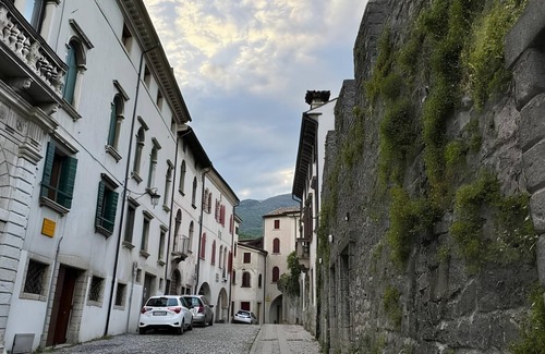 Vittorio Veneto Apartment | Accogliente Loft Immerso nel Centro Storico di Serravalle