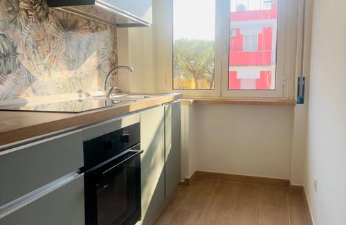 Quartiere XXIII Alessandrino House | Accoglienza e stile per soggiorno confortevole, prezzo accessibile.MetroC a 10min