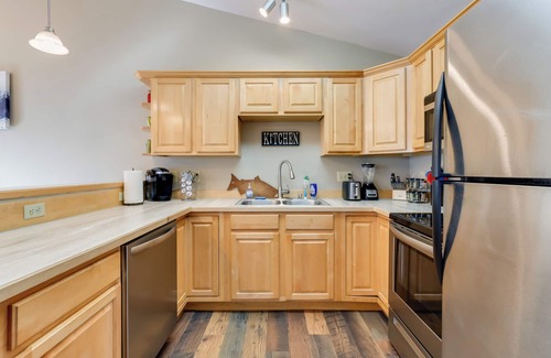 Sand Lake Apartment | Accommodating Anchorage Abode < 1 Mi to Jewel Lake