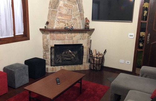 Vila Britania House | ACCOMMODATING HOUSE WITH FIREPLACE ON THE MOUNTAIN - GREAT PRICE! GREAT OPPORTUNITY!