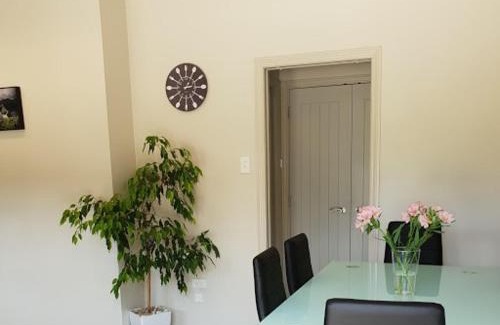 Oamaru House | Accommodation at Lakeside