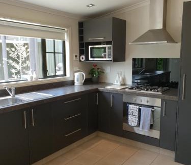 Oamaru House | Accommodation at Lakeside