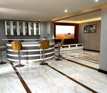 Durban Point Apartment | Accommodation Front - Extraordinary 6 Sleeper Overlooking The Ocean
