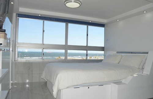 North Beach Apartment | Accommodation Front - Luxurious 2 Sleeper Overlooking the Beachfront
