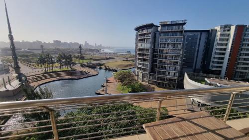 Durban Point Apartment | Accommodation Front - Sophisticated 6 Sleeper with Stunning Views