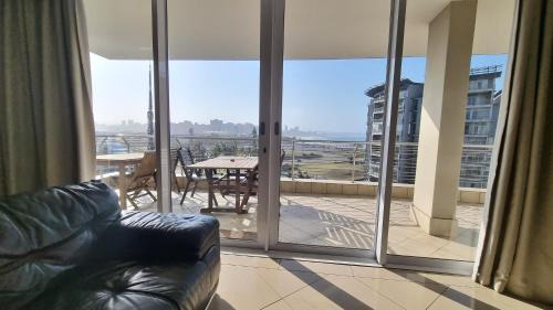 Durban Point Apartment | Accommodation Front - Sophisticated 6 Sleeper with Stunning Views