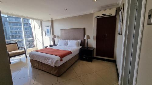 Durban Point Apartment | Accommodation Front - Sophisticated 6 Sleeper with Stunning Views