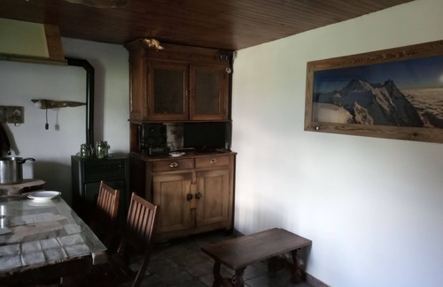 Reotier Apartment | Accommodation in an old farmhouse with a splendid view