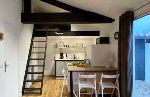 Le Fenouiller House | Accommodation.Le petit beauregard.you'll be 4 minutes from the beaches.