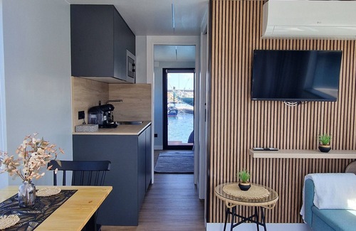 Muxia Boat Rental | Accommodation on a boat with the comforts of a house in Muxía.