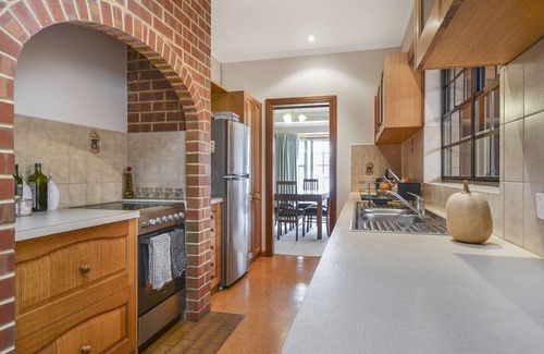 Mount Gambier House | Accommodation on Clezy