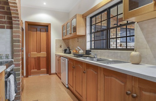 Mount Gambier House | Accommodation on Clezy