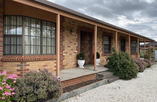 Mount Gambier House | Accommodation on Clezy