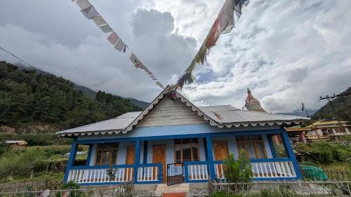 Bomdila Bed & Breakfast | Accomoon River Side Cottages