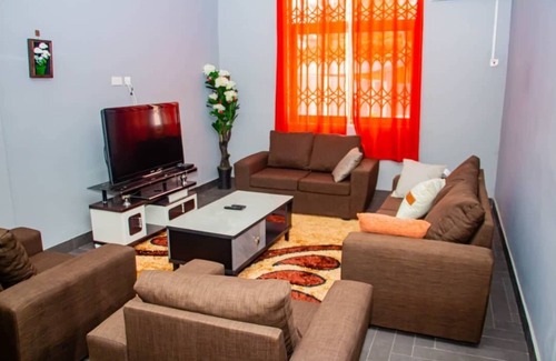 Ngleshi Amanfro Villa | Accra Cosy Homes