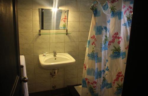 Kwabenyan Apartment | Accra Royal Castle Apartments & Suites