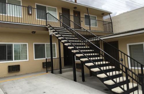 College East Hotel | Ace Budget Motel