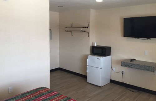College East Hotel | Ace Budget Motel