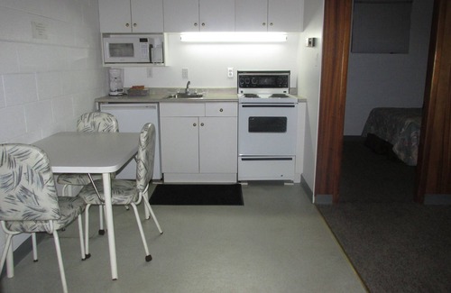 Medicine Hat Hotel | Ace Crown Motel