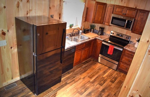Frenchburg Cabin | ACE HIGH Cabin- RRG- Hot Tub