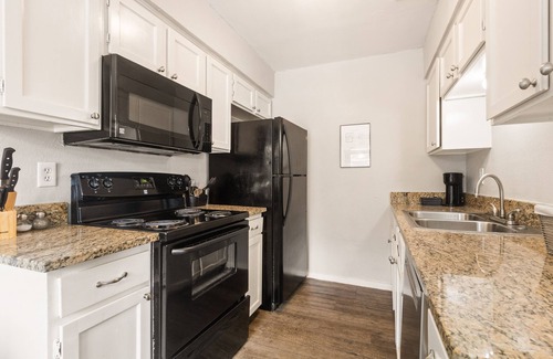 Central Arlington Apartment | ★Ace Location. Tastefully Decorated. All You Need.