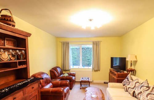 Frampton Cottage | ACER COTTAGE, family friendly, with a garden in Wyberton