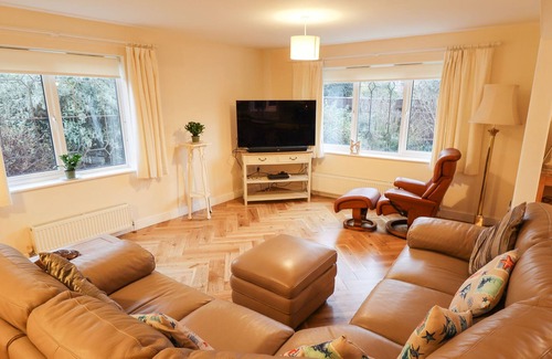 Frampton Cottage | ACER COTTAGE, family friendly, with a garden in Wyberton