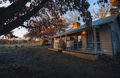 Acheron Cabin | Acheron Valley Country Retreat Lakefront Rooms (LR)