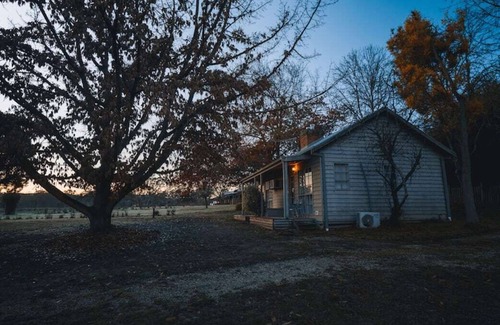 Acheron Cabin | Acheron Valley Country Retreat Lakefront Rooms (LR)