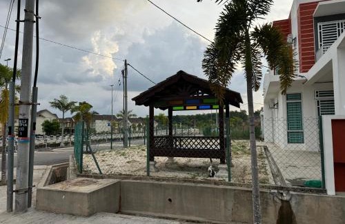 Pokok Sena District House | Acik Homestay