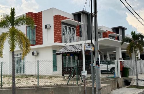 Pokok Sena District House | Acik Homestay