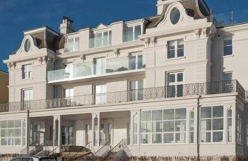 Muston Apartment | Ackworth House Number 4 - Stunning luxury apartment - huge balcony - views of be