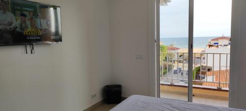 Sant Salvador Apartment | Acogedor estudio en la playa, con vistas al mar, y piscina comunitaria